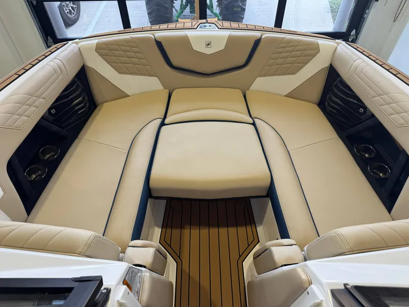 Slide: The Image of Nautique Super Air Nautique G23 2022 - 17