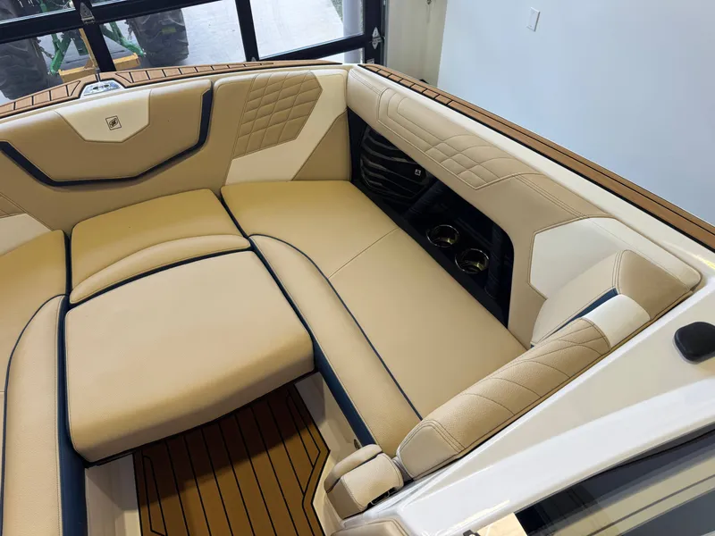 Slide: The Image of Nautique Super Air Nautique G23 2022 - 18