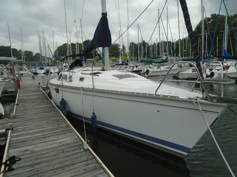 Slide: The Image of Hunter 37.5 1994 - 0