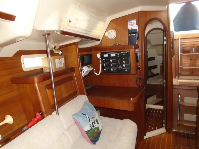 Slide: The Image of Hunter 37.5 1994 - 10