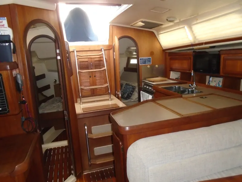 Slide: The Image of Hunter 37.5 1994 - 11