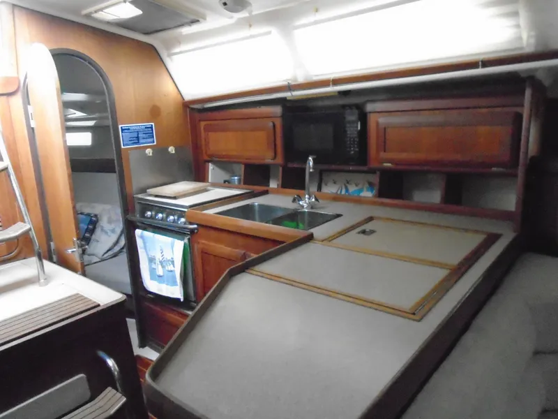 Slide: The Image of Hunter 37.5 1994 - 4