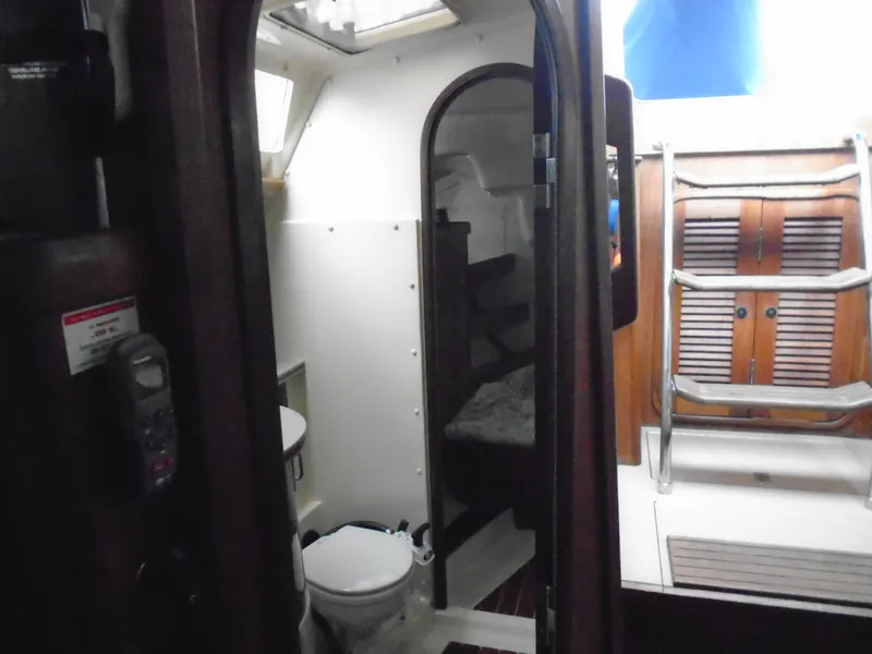 Slide: The Image of Hunter 37.5 1994 - 5