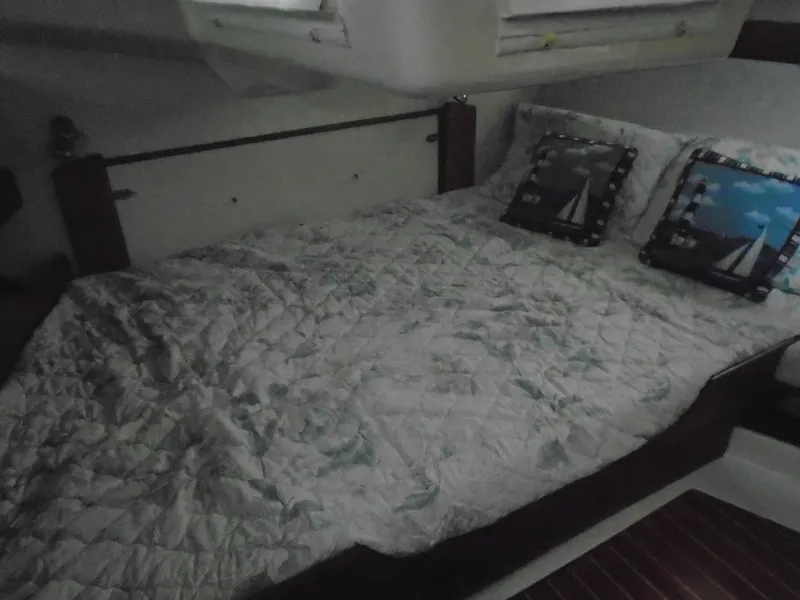 Slide: The Image of Hunter 37.5 1994 - 6