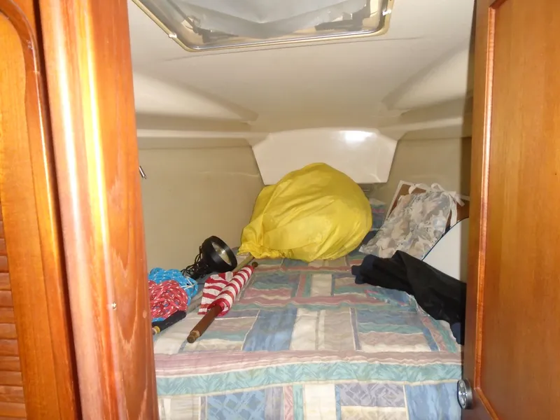 Slide: The Image of Hunter 37.5 1994 - 9