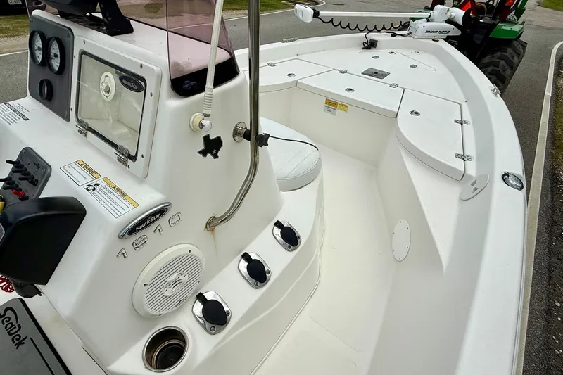 Slide: The Image of 2013 NauticStar 1910 NauticBay boat interior with control panel and seating. - 14