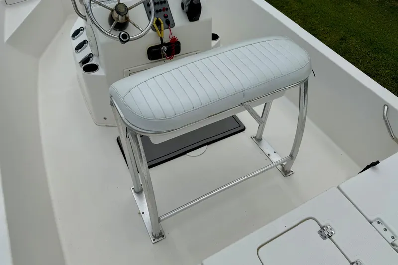 Slide: The Image of 2013 NauticStar 1910 NauticBay boat interior with steering console and cushioned seat. - 9