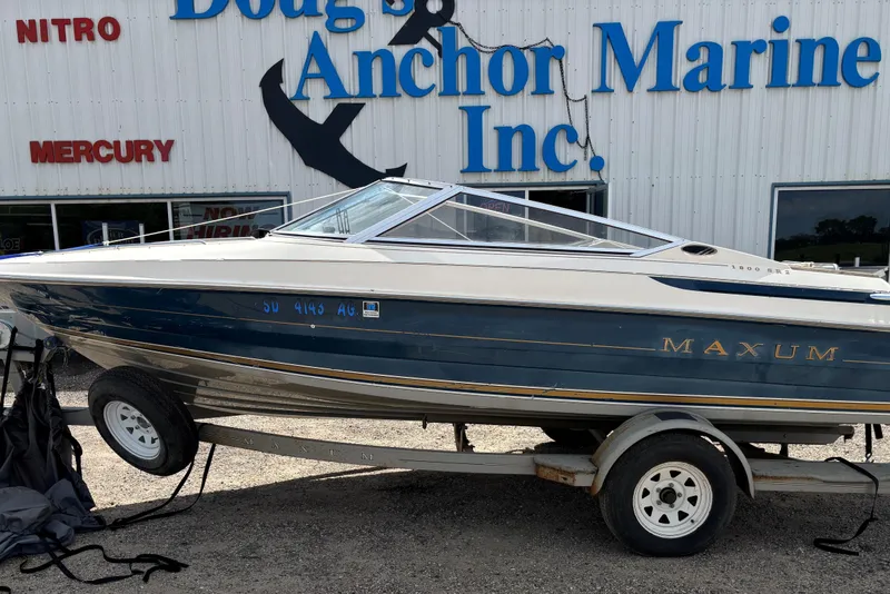 The Image of 1995 Bayliner Maxum boat on trailer at Doug's Anchor Marine Inc. - 1