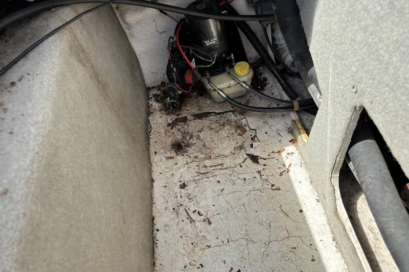 Slide: The Image of 1995 Bayliner Maxum engine compartment with wiring and hydraulic components. - 15