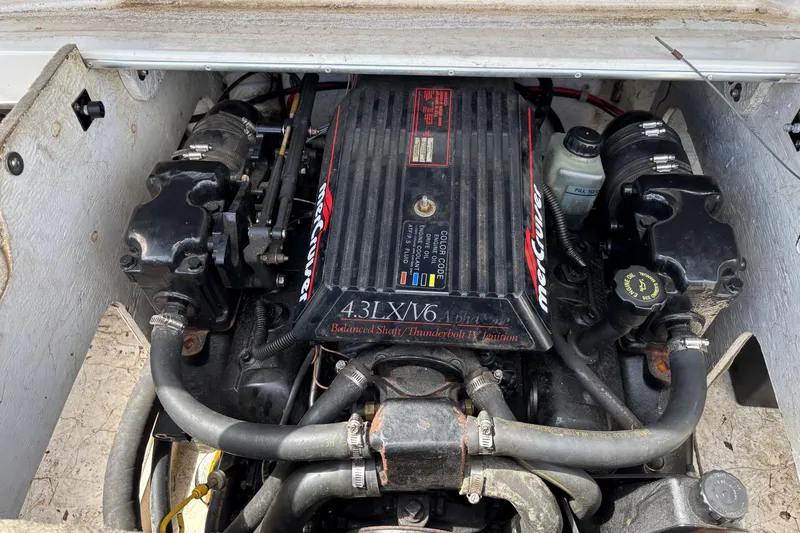 Slide: The Image of Engine compartment of a 1995 Bayliner Maxum with a 4.3L V6 MerCruiser engine. - 16