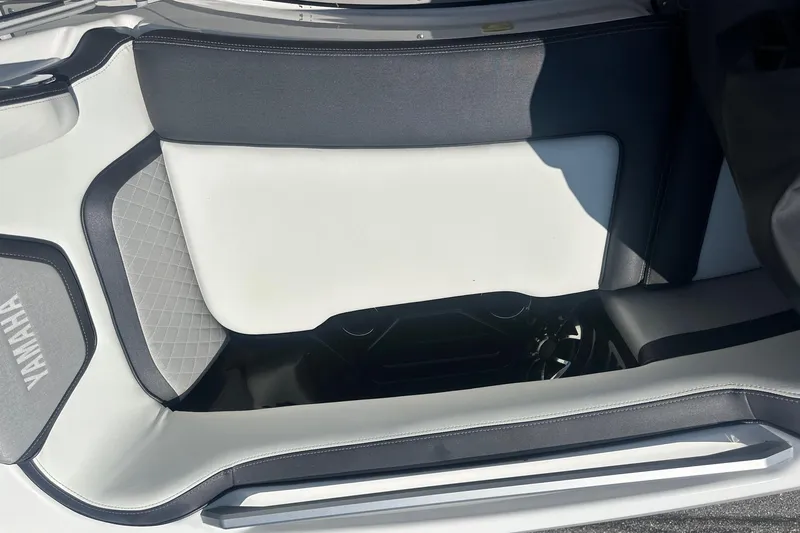 Slide: The Image of 2022 Yamaha Boats 275SD interior seating with sleek design and premium materials. - 34