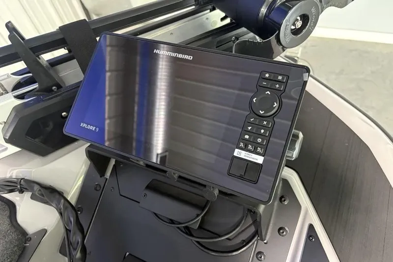 Slide: The Image of Humminbird Xplore 9 fishfinder on 2026 Skeeter ZXR20 SE boat dashboard. - 6