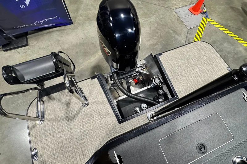 Slide: The Image of 2026 Veranda Relax VR235F2 boat engine and deck view in showroom setting. - 12