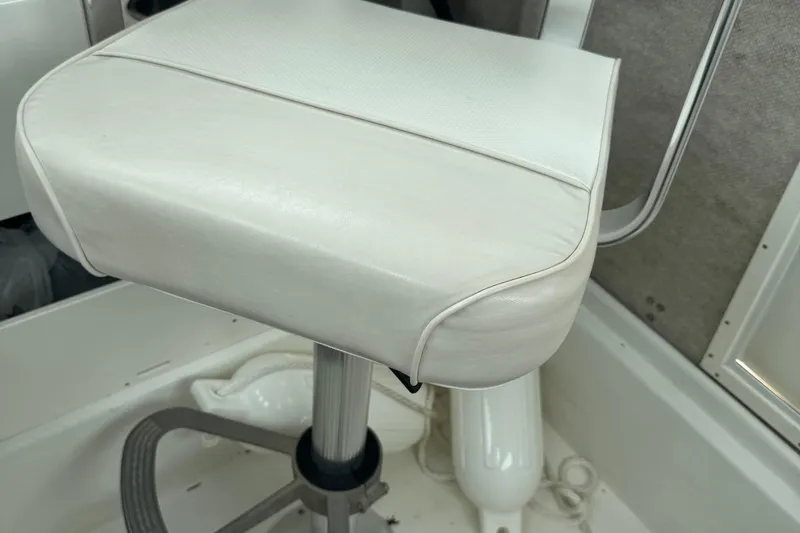 Slide: The Image of White seat in 2014 Parker 2120 Sport Cabin boat interior. - 15