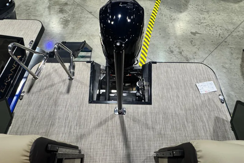 Slide: The Image of 2026 Veranda Relax VR235RCP boat deck with motor and safety railings. - 10