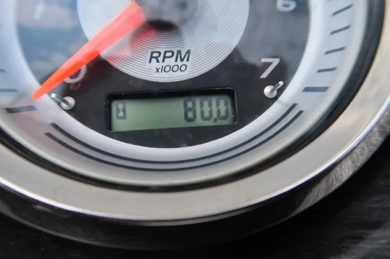 Slide: The Image of Close-up of Avalon 26 LSV VRB 2022 tachometer showing 800 RPM. - 18