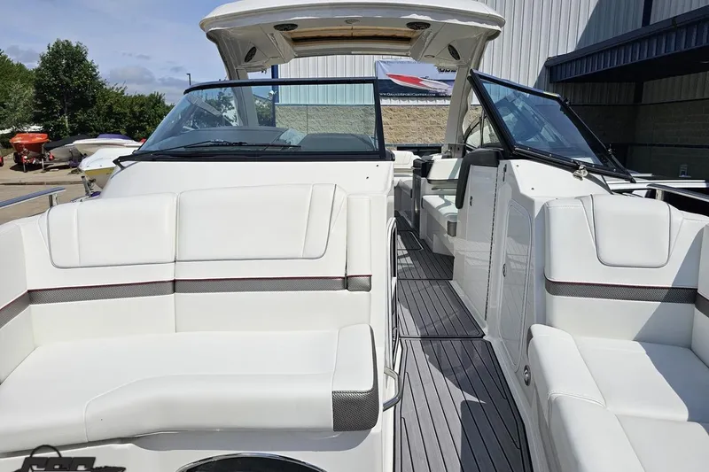 Slide: The Image of Formula 330 Crossover Bowrider 2020 - 97