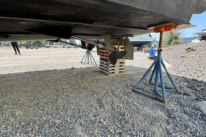 Slide: The Image of 2004 Carver 360 Mariner yacht on land under clear blue sky. - 8