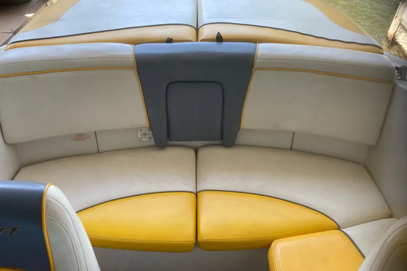 Slide: The Image of 2007 Sea Ray 195 Sport boat interior with yellow and white seating. - 11