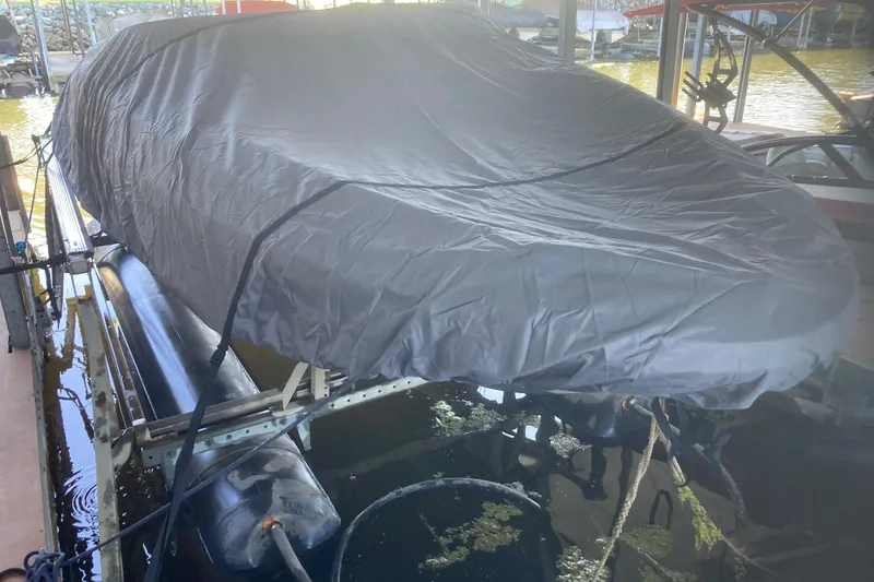 Slide: The Image of Covered 2007 Sea Ray 195 Sport boat docked in marina. - 17