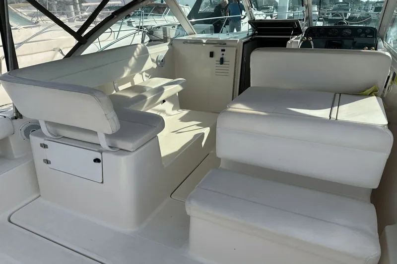 Slide: The Image of Tiara 2900 Coronet 1999 - 10