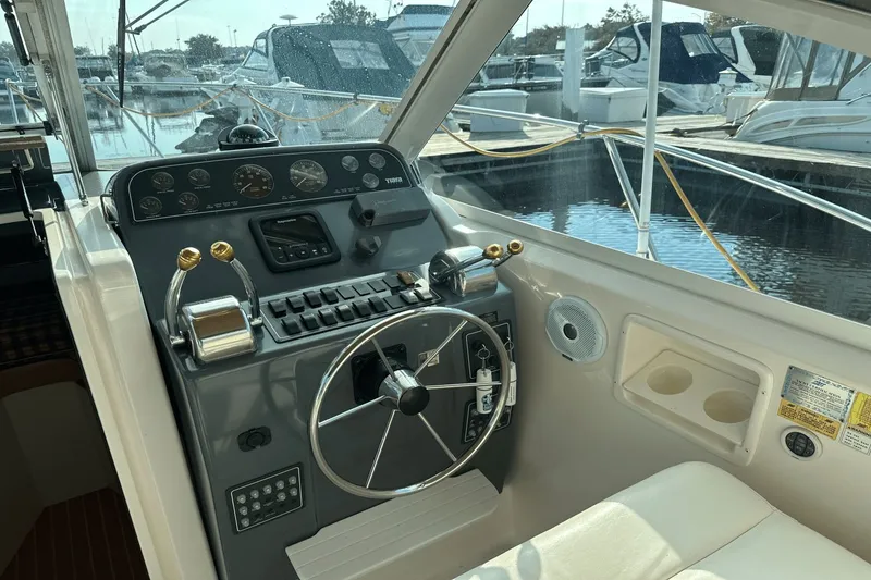 Slide: The Image of Tiara 2900 Coronet 1999 - 16