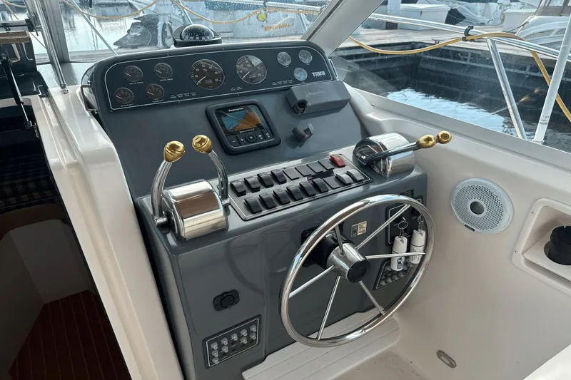 Slide: The Image of Tiara 2900 Coronet 1999 - 18