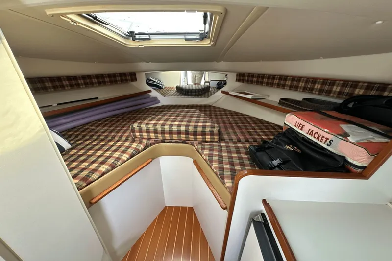 Slide: The Image of Tiara 2900 Coronet 1999 - 24