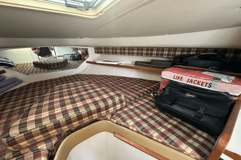 Slide: The Image of Tiara 2900 Coronet 1999 - 25