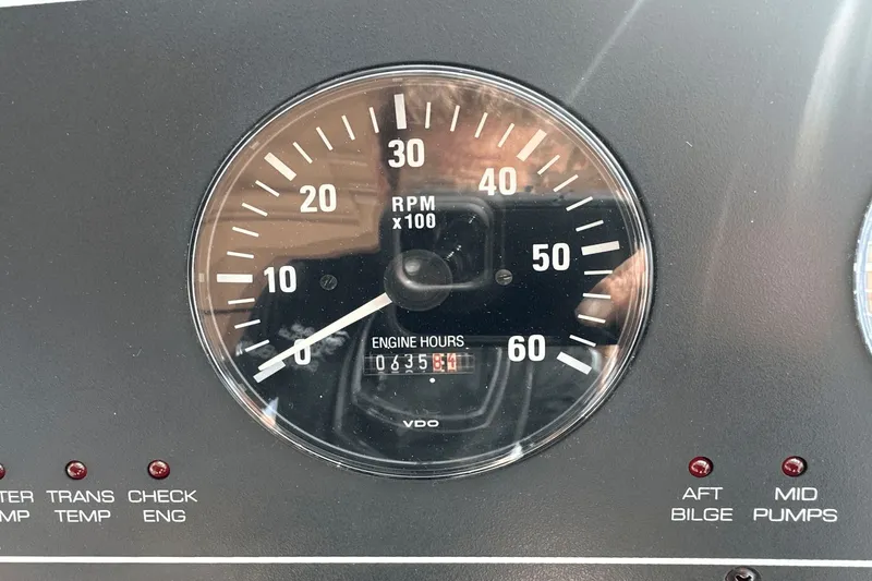 Slide: The Image of Tiara 2900 Coronet 1999 - 28