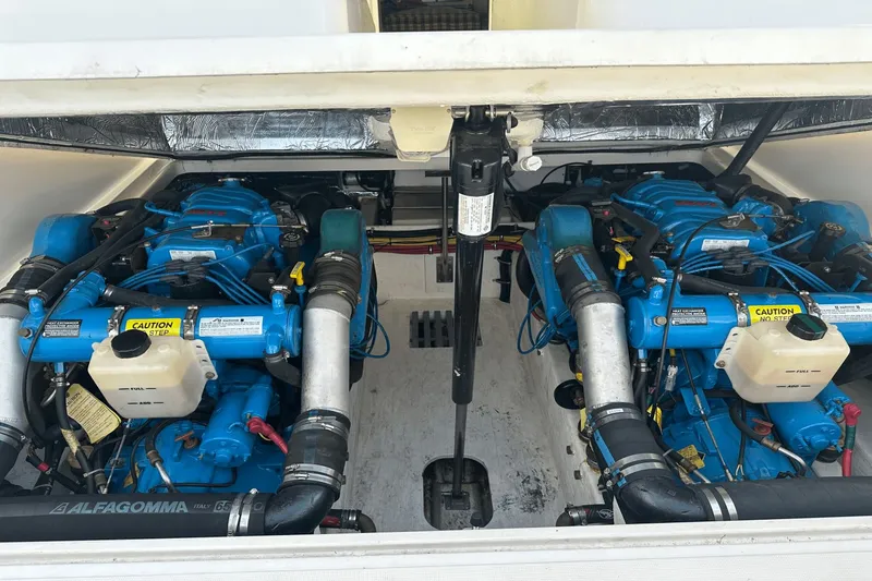 Slide: The Image of Tiara 2900 Coronet 1999 - 32