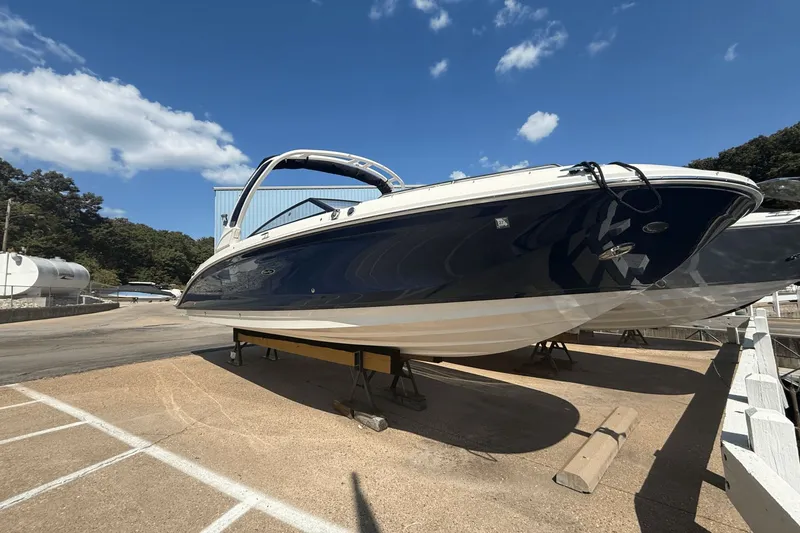 Slide: The Image of Sea Ray 290 Sundeck 2024 - 6