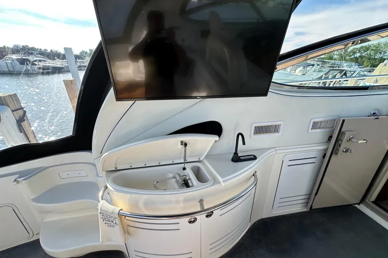 Slide: The Image of Interior of 2001 Sea Ray 510 Sundancer yacht with sink and mounted TV. - 6