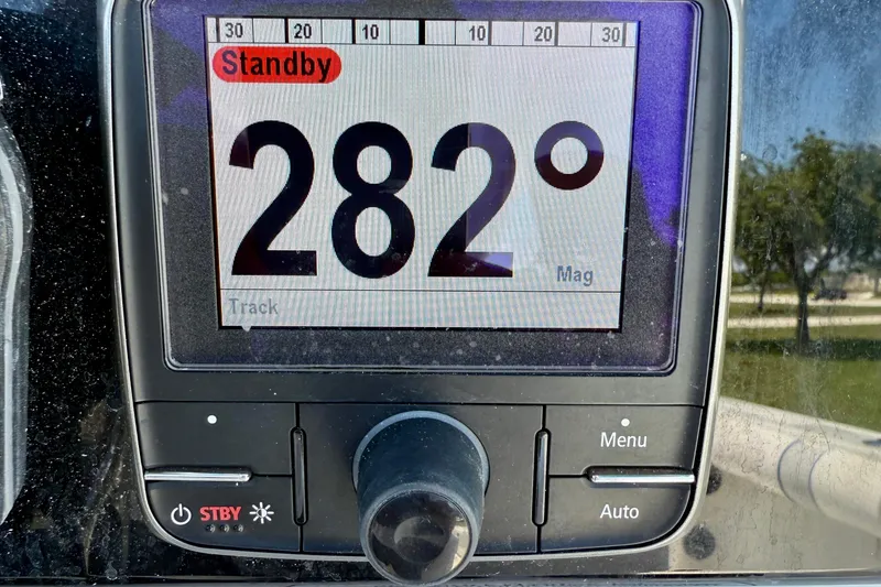 Slide: The Image of Compass display showing 282 degrees on a Sailfish 266 CC, 2003 model. - 22