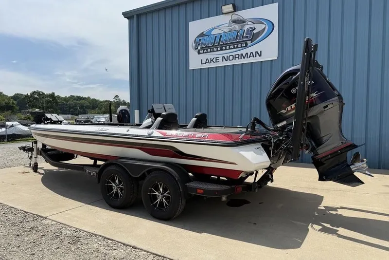 Slide: The Image of 2016 Skeeter ZX250 boat at Foothills Marine Center, Lake Norman. - 4