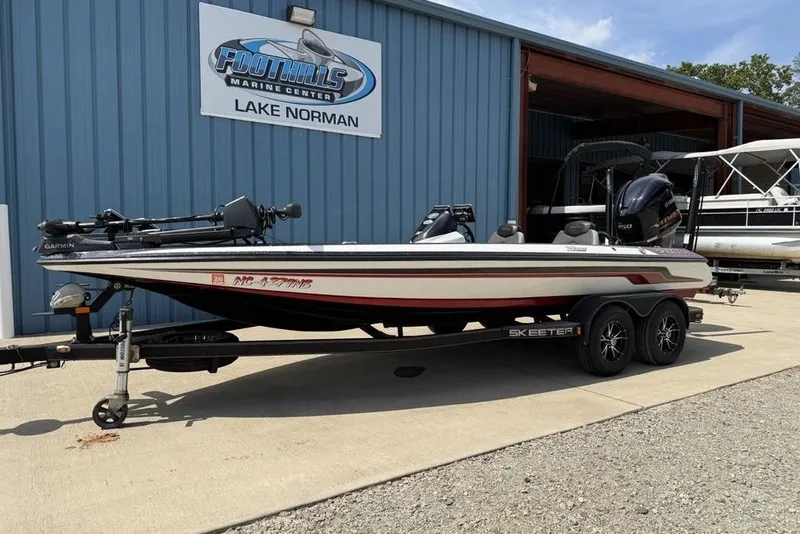 Slide: The Image of 2016 Skeeter ZX250 boat at Foothills Marine Center, Lake Norman. - 8