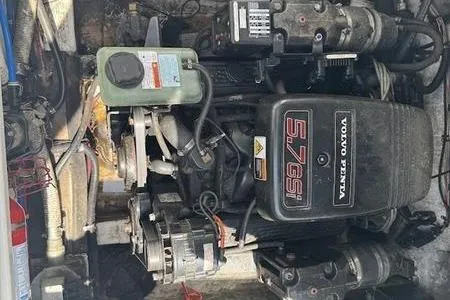 Slide: The Image of Engine of 2000 Weldcraft 26 Martinque boat, featuring Volvo Penta 5.7 GSi. - 21