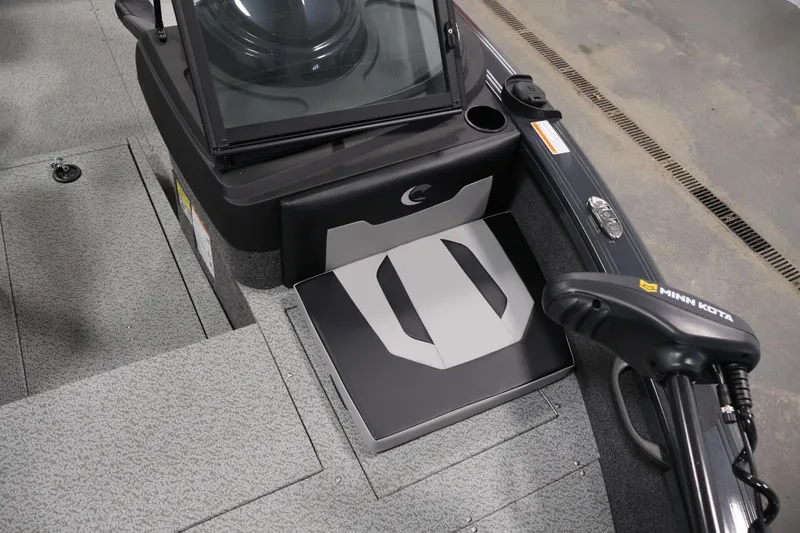 Slide: The Image of Minn Kota Terrova trolling motor on 2026 Crestliner 1750 Super Hawk boat. - 13