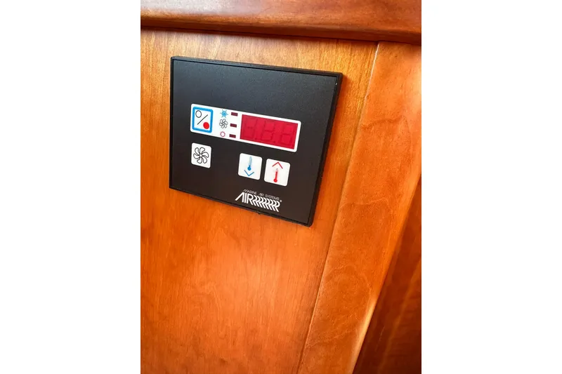 Slide: The Image of Control panel on 2000 Hinckley Picnic Boat 36, featuring temperature and fan settings. - 20