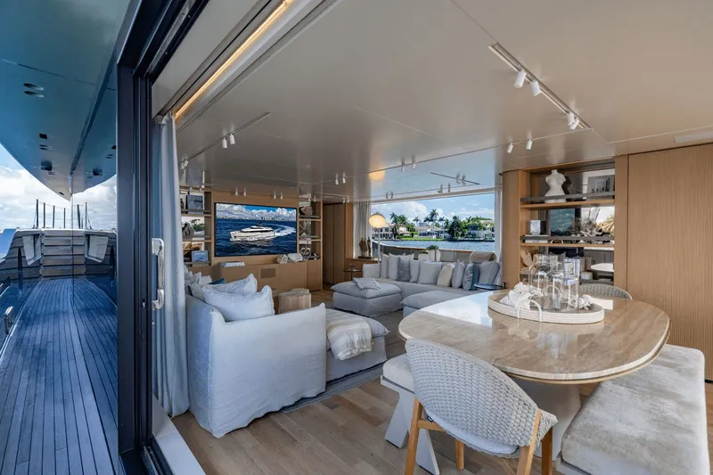 Slide: The Image of Sanlorenzo SD 90 2024 - 105