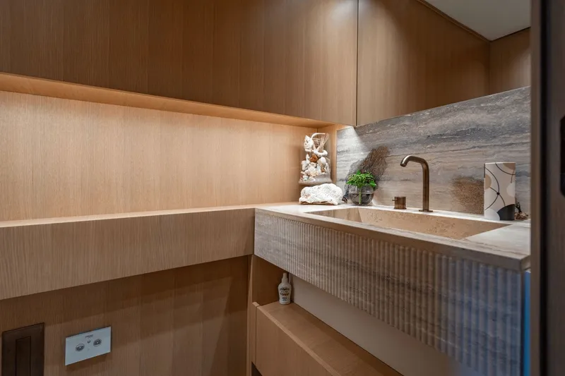 Slide: The Image of Sanlorenzo SD 90 2024 - 110