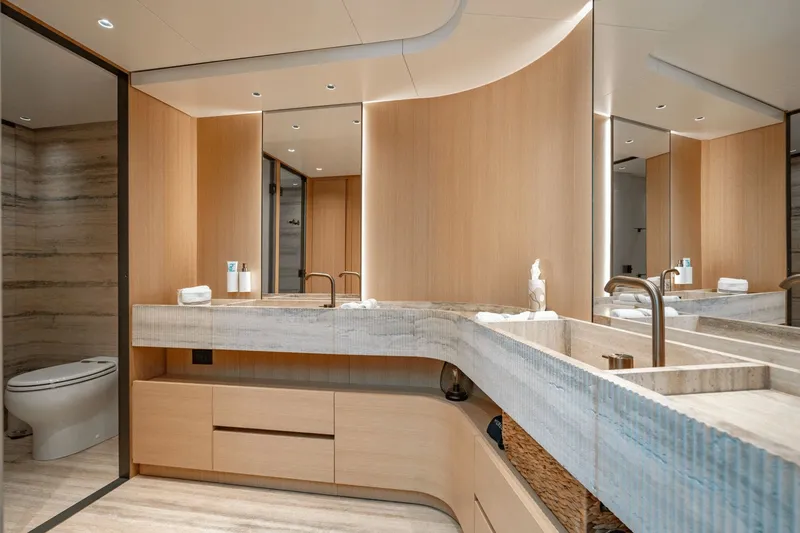 Slide: The Image of Sanlorenzo SD 90 2024 - 122