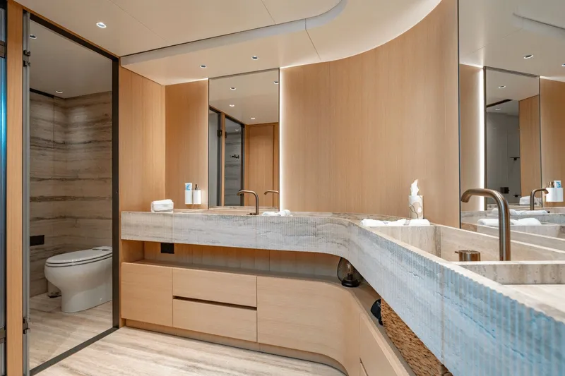 Slide: The Image of Sanlorenzo SD 90 2024 - 124