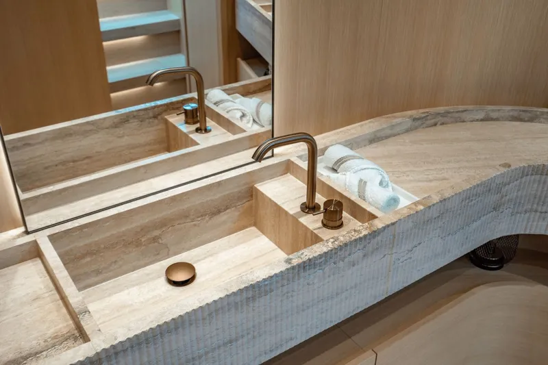 Slide: The Image of Sanlorenzo SD 90 2024 - 126