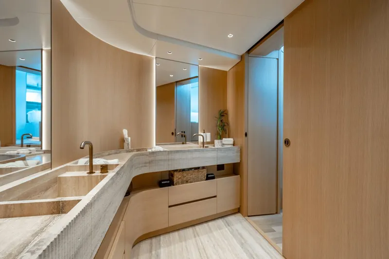 Slide: The Image of Sanlorenzo SD 90 2024 - 131