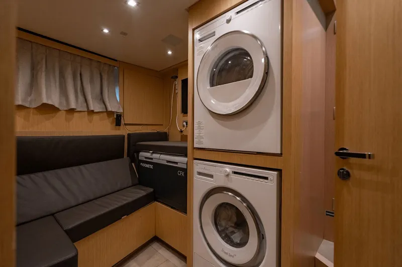 Slide: The Image of Sanlorenzo SD 90 2024 - 178