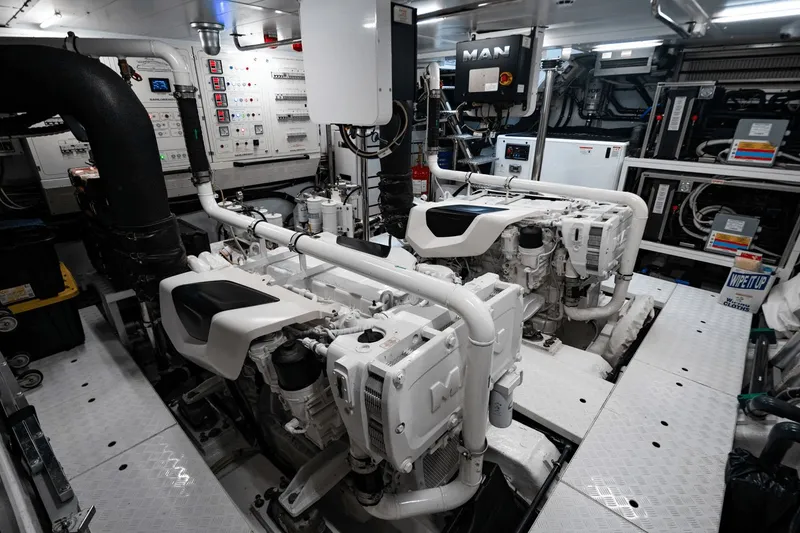 Slide: The Image of Sanlorenzo SD 90 2024 - 182