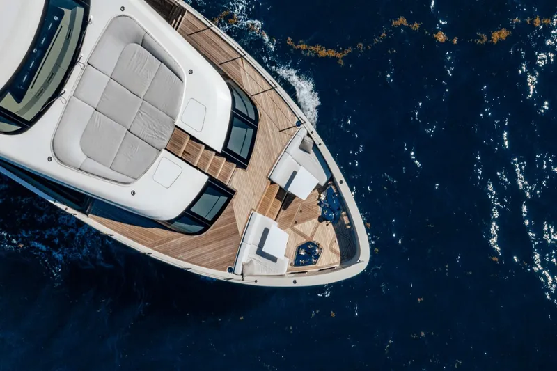 Slide: The Image of Sanlorenzo SD 90 2024 - 33