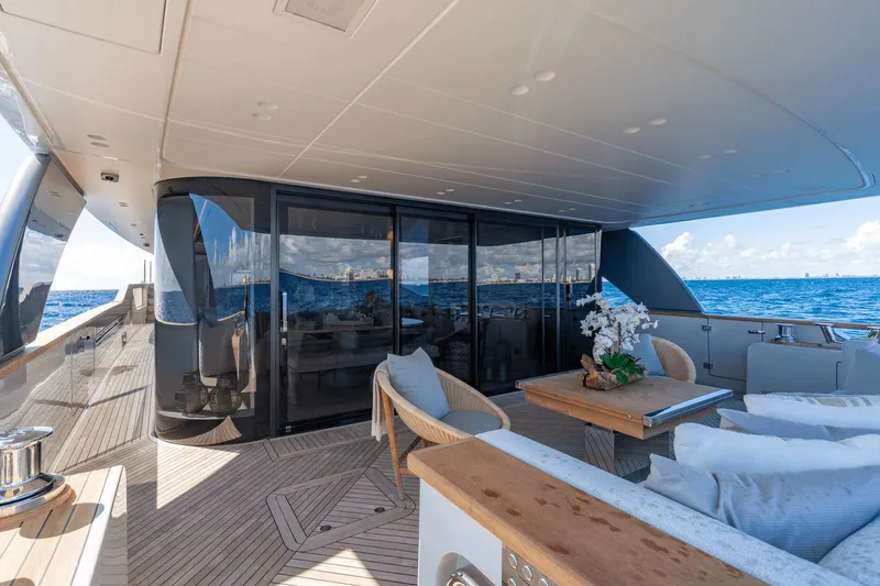 Slide: The Image of Sanlorenzo SD 90 2024 - 38