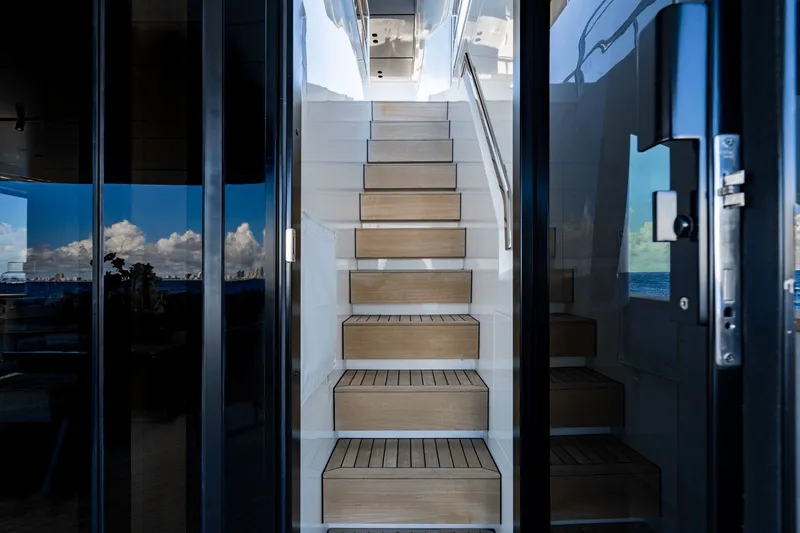 Slide: The Image of Sanlorenzo SD 90 2024 - 52